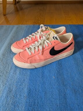 Nike Coral Pink Low-Top Sneakers with Black Swoosh and White Soles